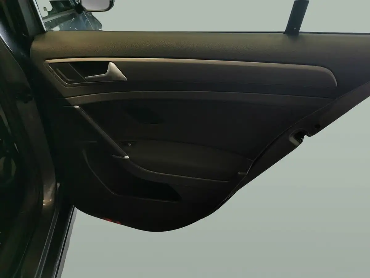 2020-volkswagen-golf-e-e-golf-big-37