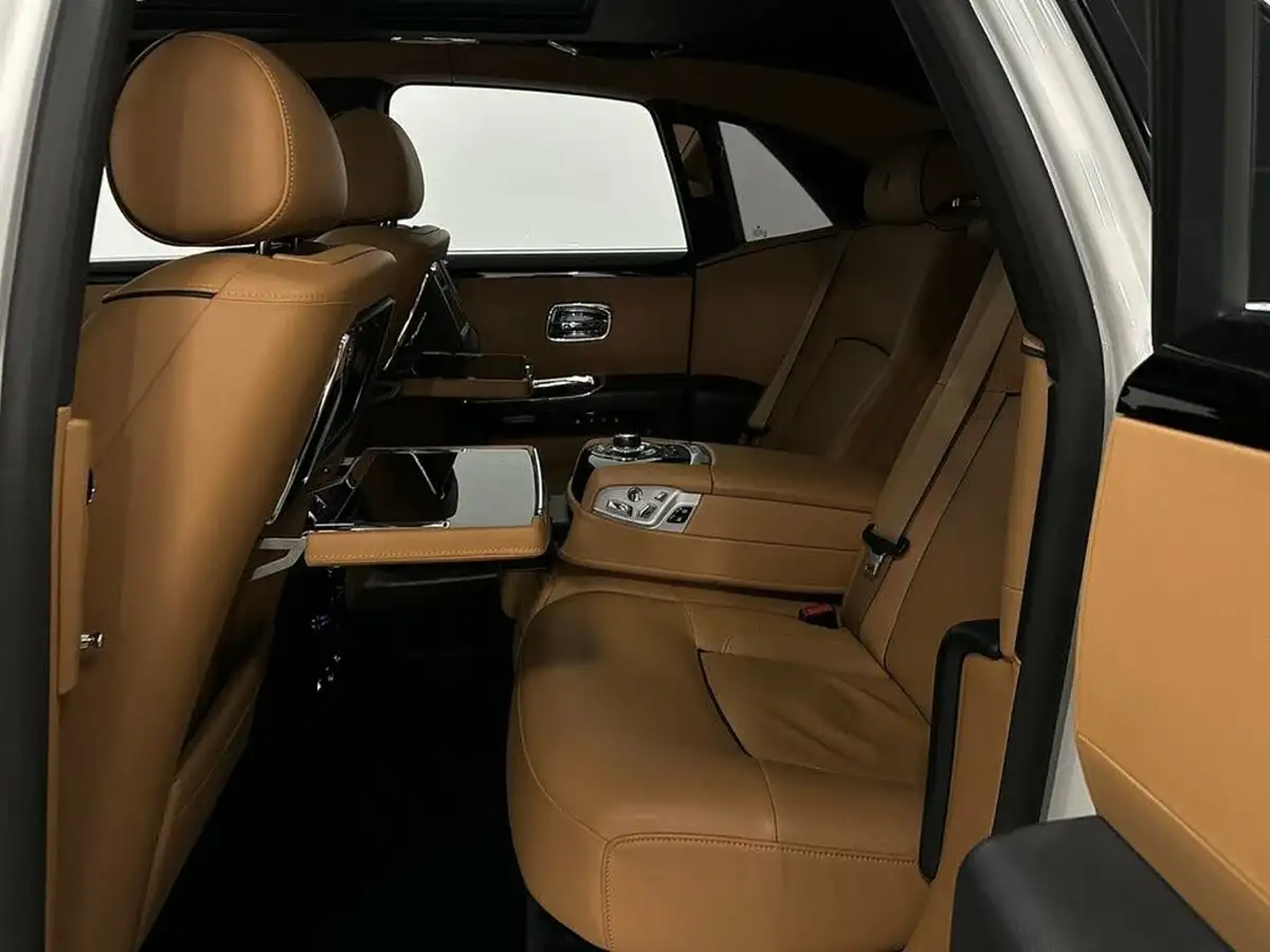2013-rolls-royce-ghost-66-big-50