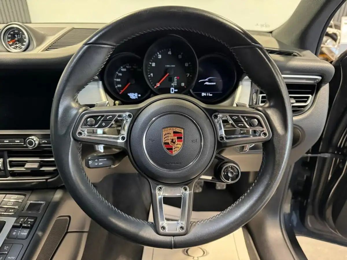 2018-porsche-macan-big-17
