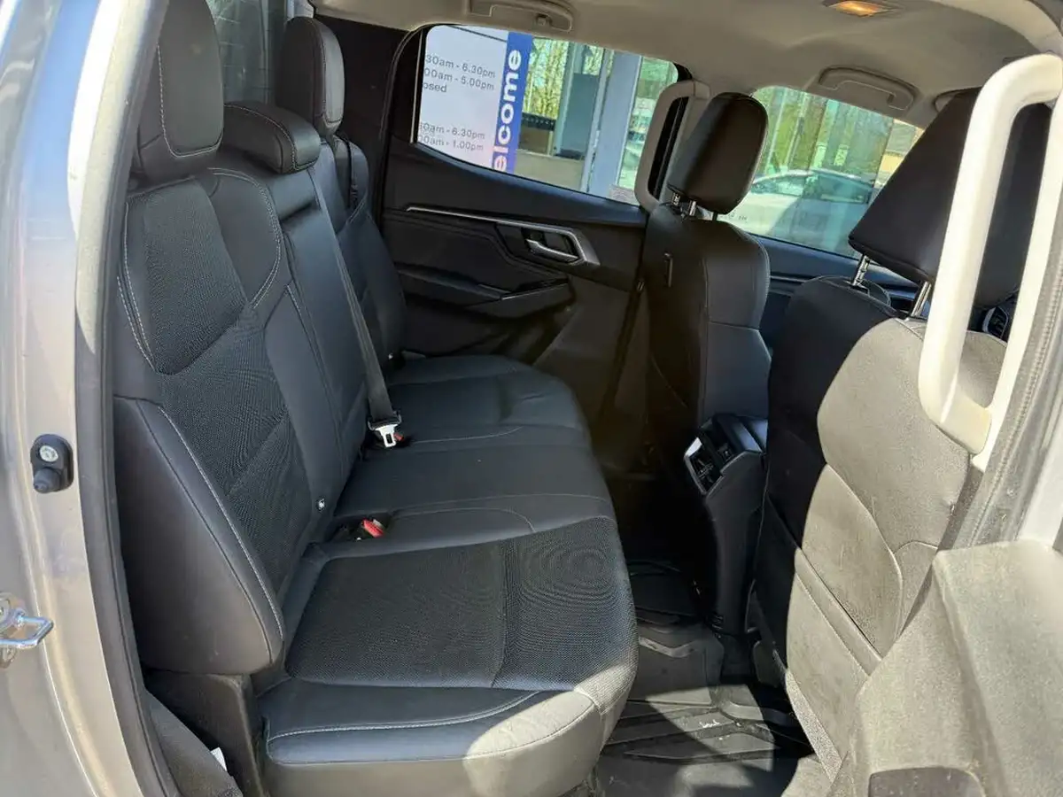 2022-isuzu-d-max-19td-dl40-pickup-big-13