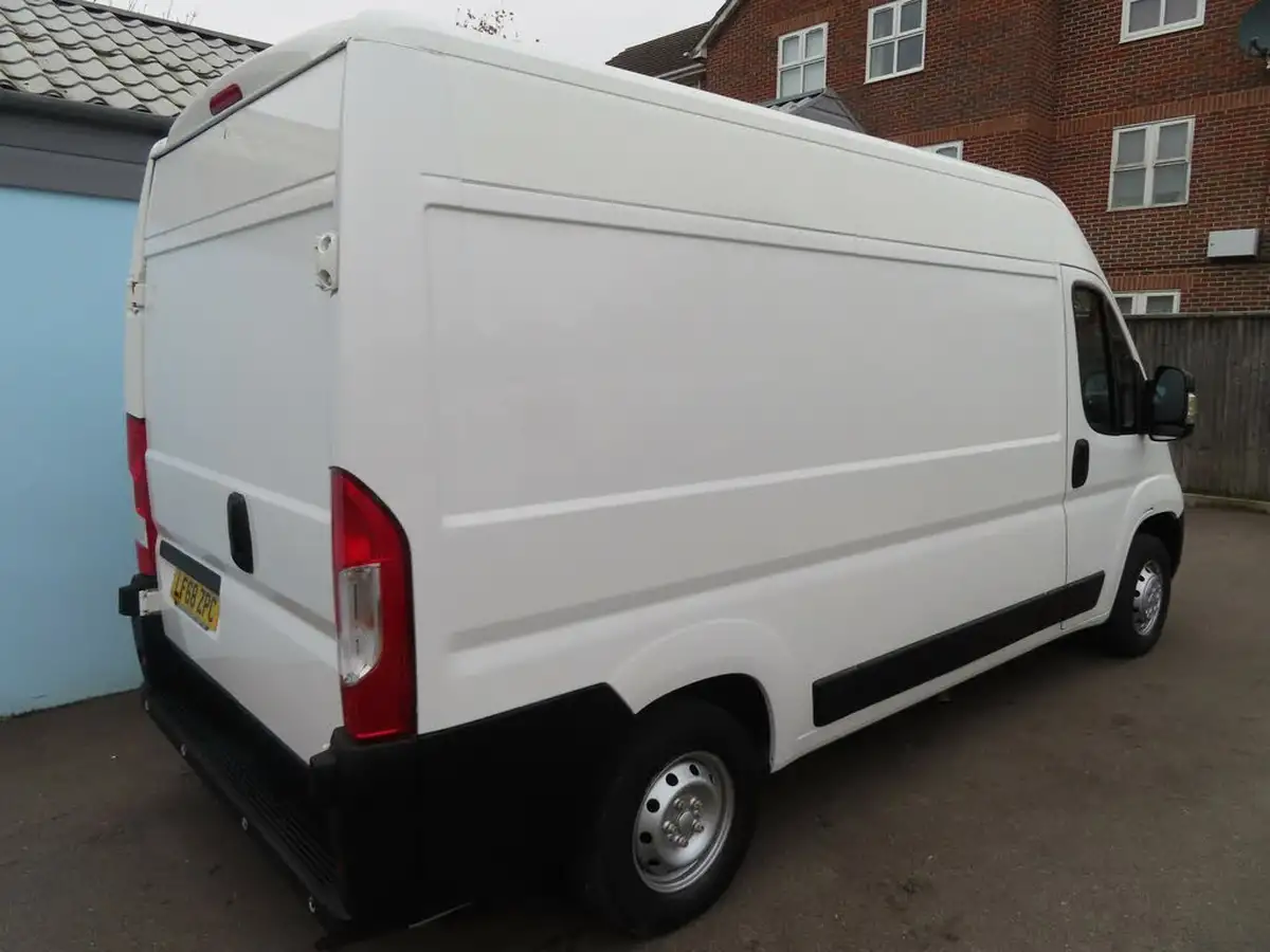 2018-citroen-relay-20bluehdi-33-l2h2-enterprise-130eu6-big-3