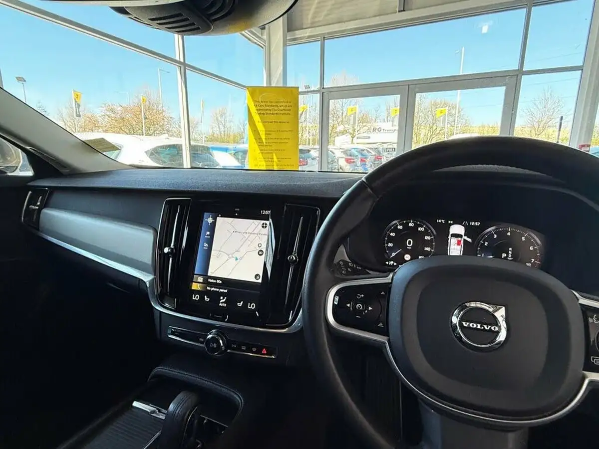 2021-volvo-v90-20-b4-momentum-big-16