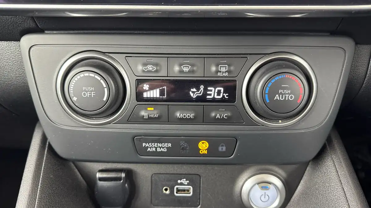 2023-nissan-leaf-e-acenta-39kwh-big-17