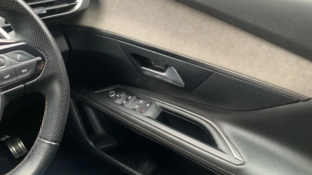 2021-peugeot-3008-suv-12-puretech-gt-premium-big-21