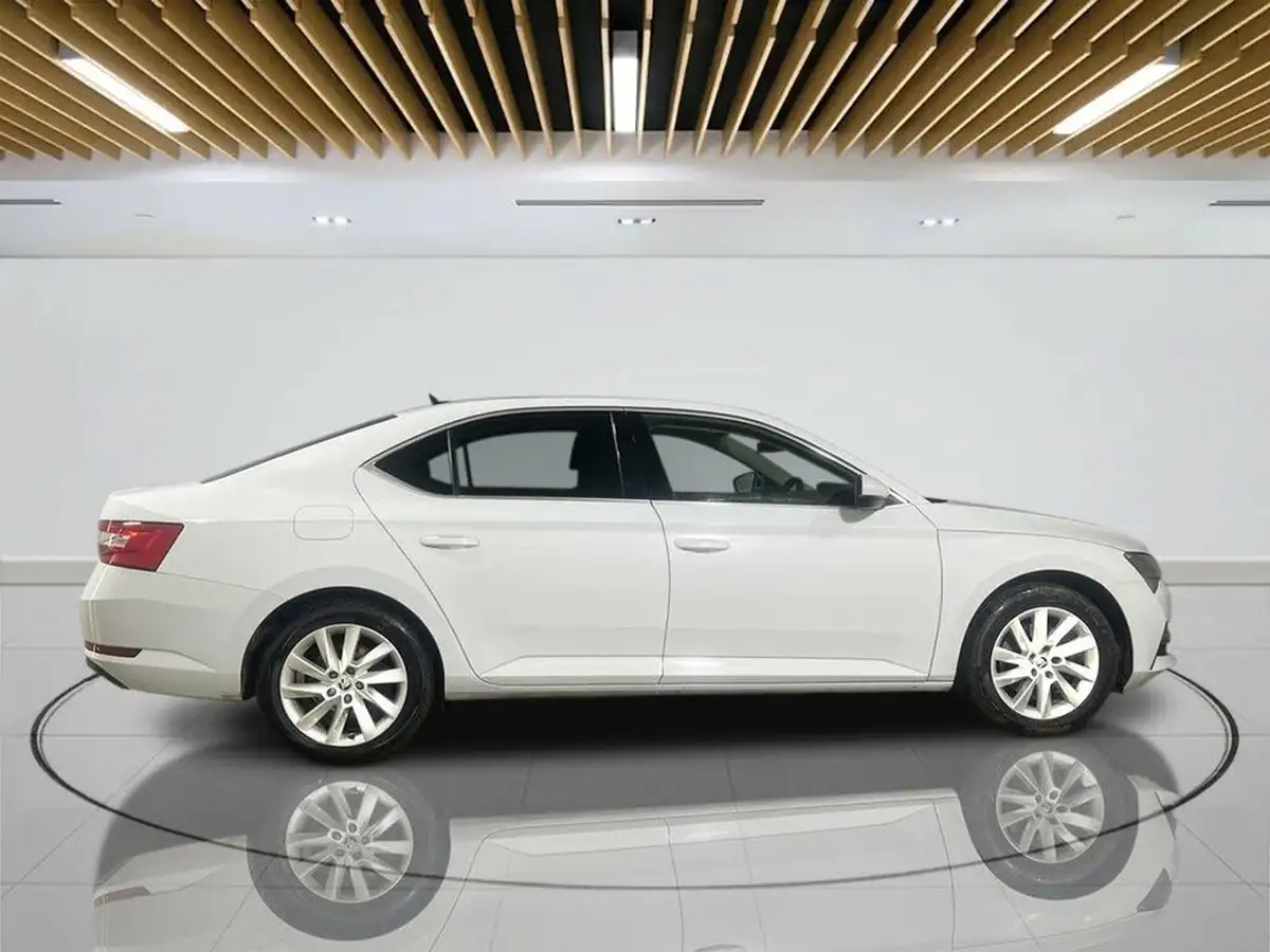 2022-skoda-superb-14-tsi-se-technology-218ps-hatchback-big-8