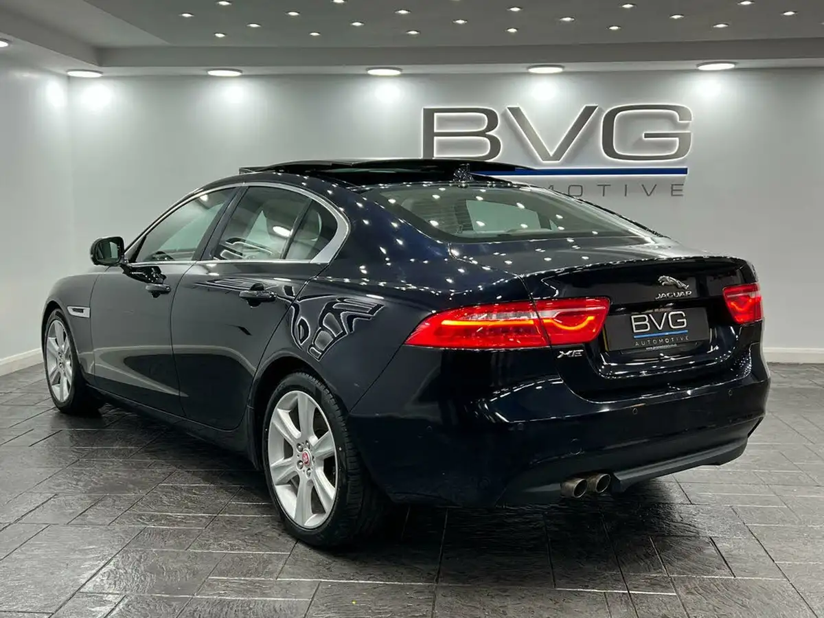 2015-jaguar-xe-20td-portfolio-180ps-auto-big-9