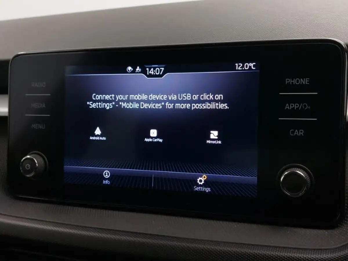 2022-skoda-fabia-10-tsi-colour-edition-109ps-dsg-big-14