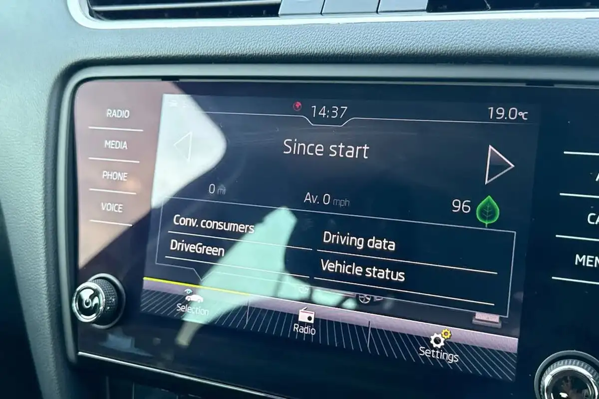 2019-skoda-octavia-20-tsi-se-l-estate-big-54