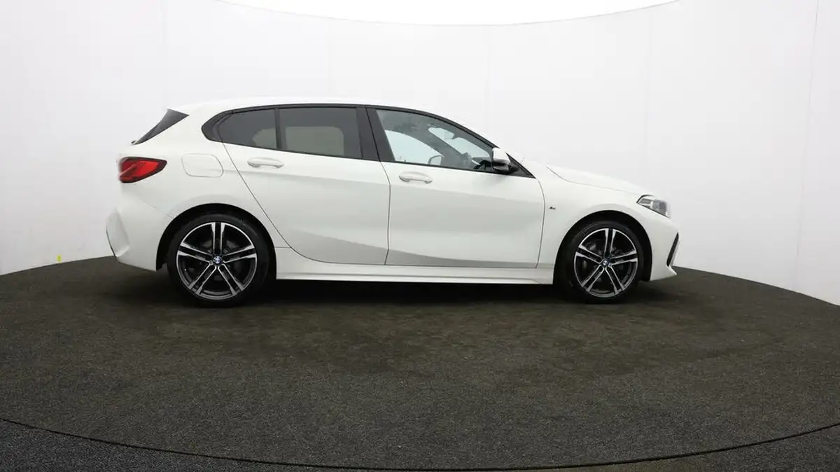 2022-bmw-1-series-15-118i-m-sport-lcp-big-36