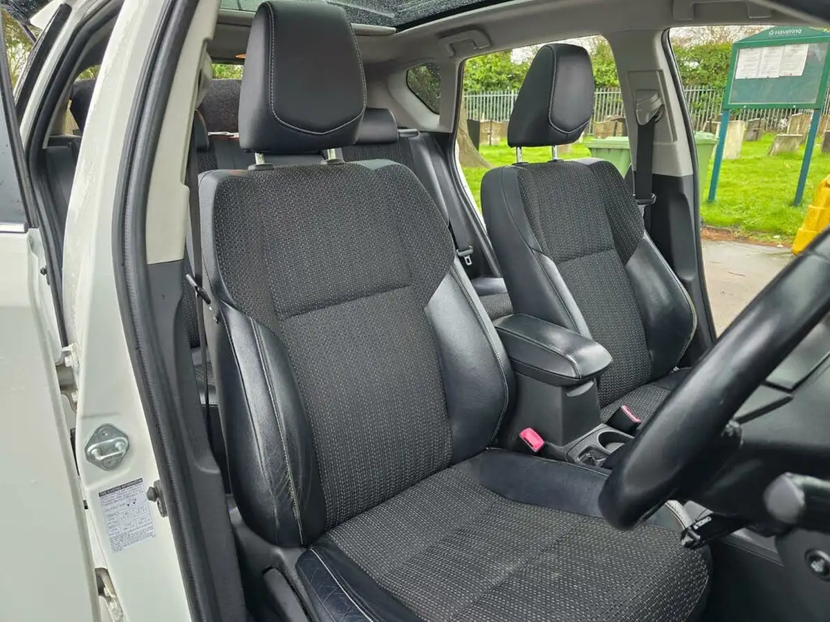2014-toyota-auris-18-vvt-i-hsd-excel-hatchback-e-cvt-big-24