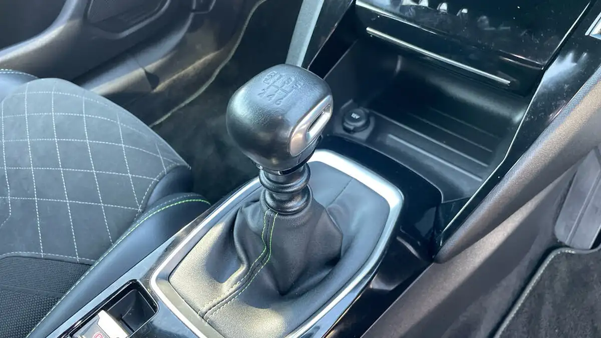 2022-peugeot-208-12-puretech-gt-premium-100bhp-big-19