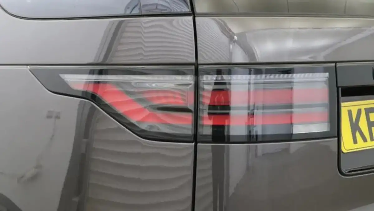 2024-land-rover-discovery-30-d300-dynamic-hse-big-16