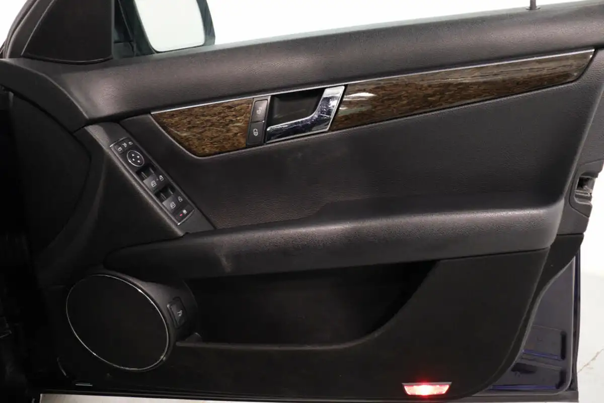2007-mercedes-benz-c-class-21td-c220-cdi-elegance-saloon-4d-auto-big-25