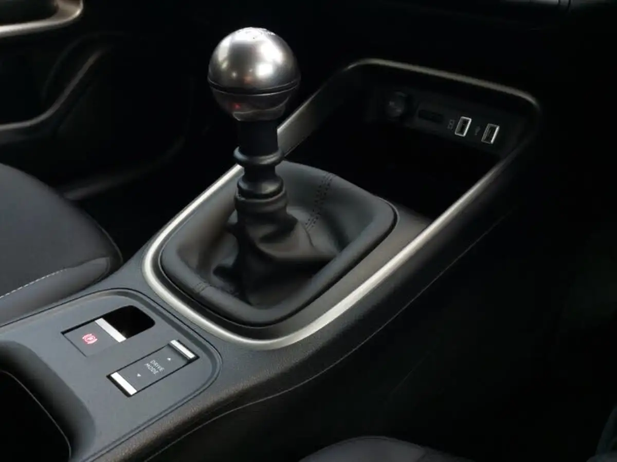 2024-jeep-avenger-12-gse-altitude-big-13