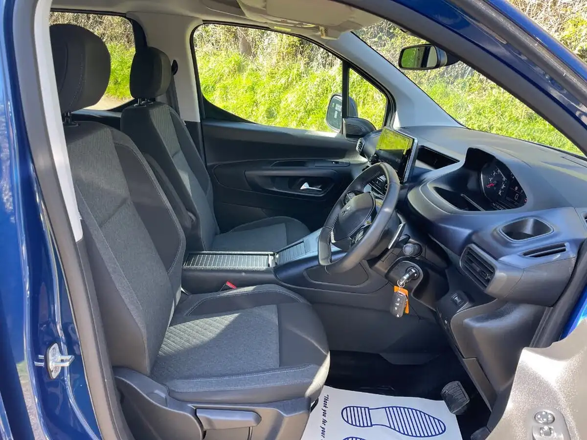 2021-peugeot-rifter-big-14