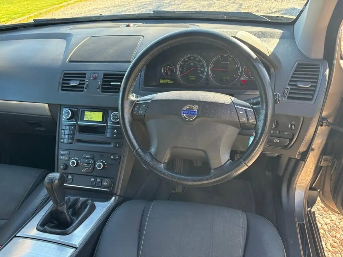 2010-volvo-xc90-24td-d5-active-182bhp-big-21