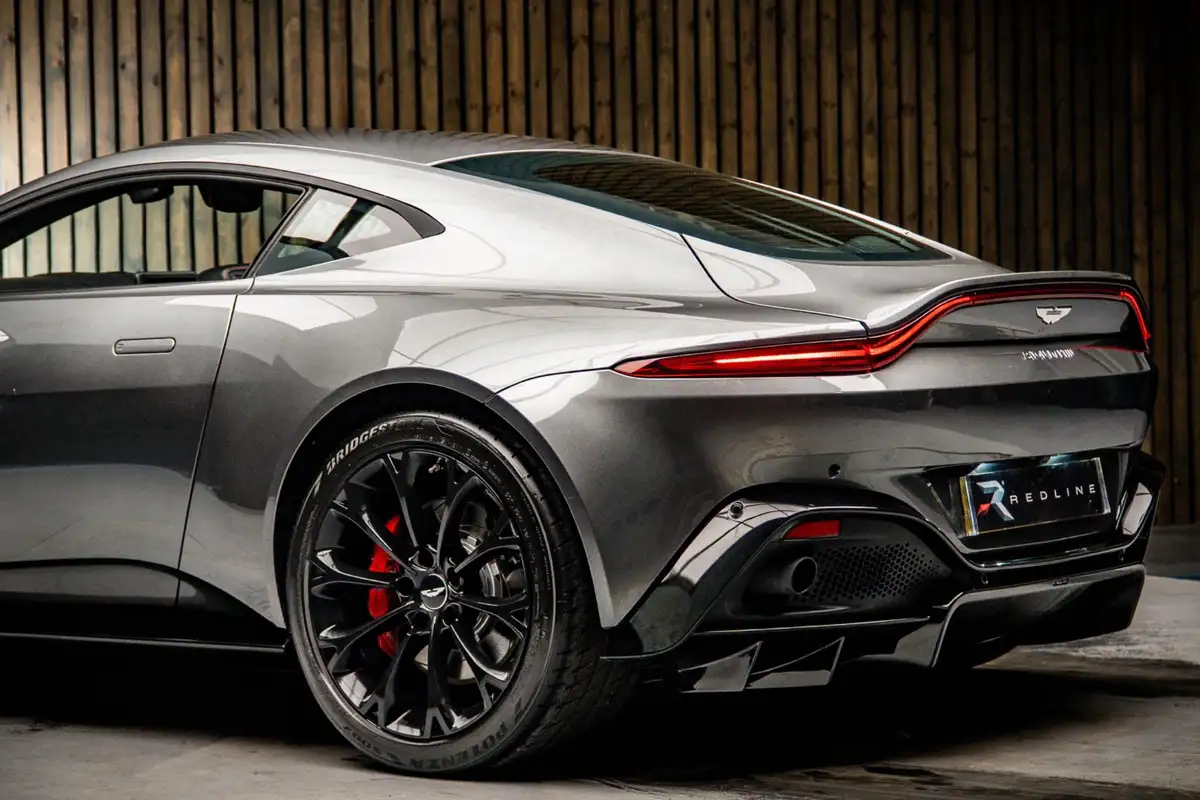 2018-aston-martin-vantage-40-v8-vantage-big-16