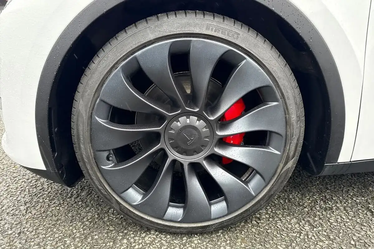 2023-tesla-model-y-e-performance-big-22