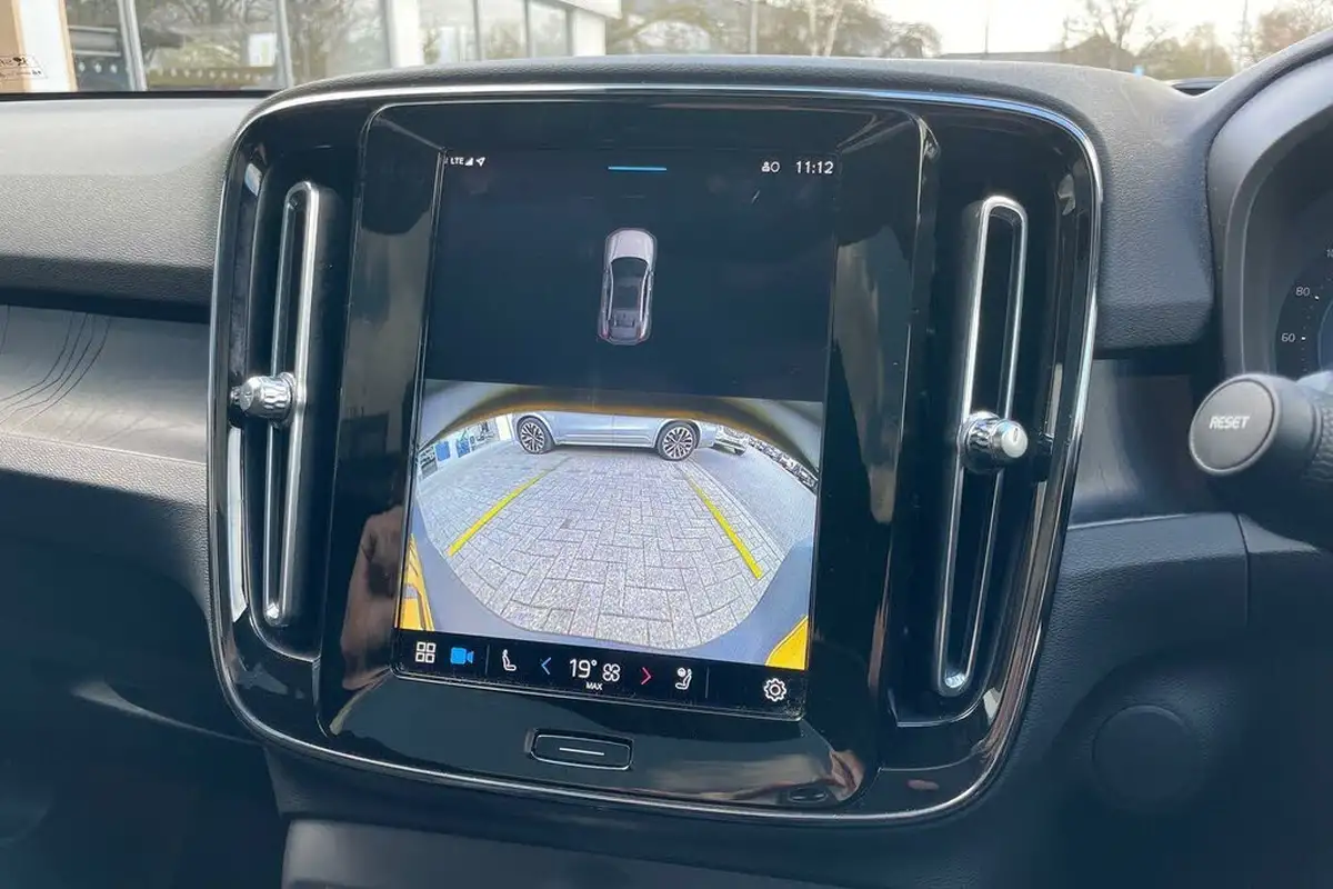 2022-volvo-c40-e-twin-recharge-pro-big-37