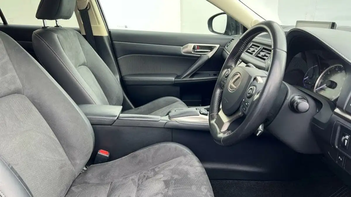 2019-lexus-ct-200h-18-ct-big-10