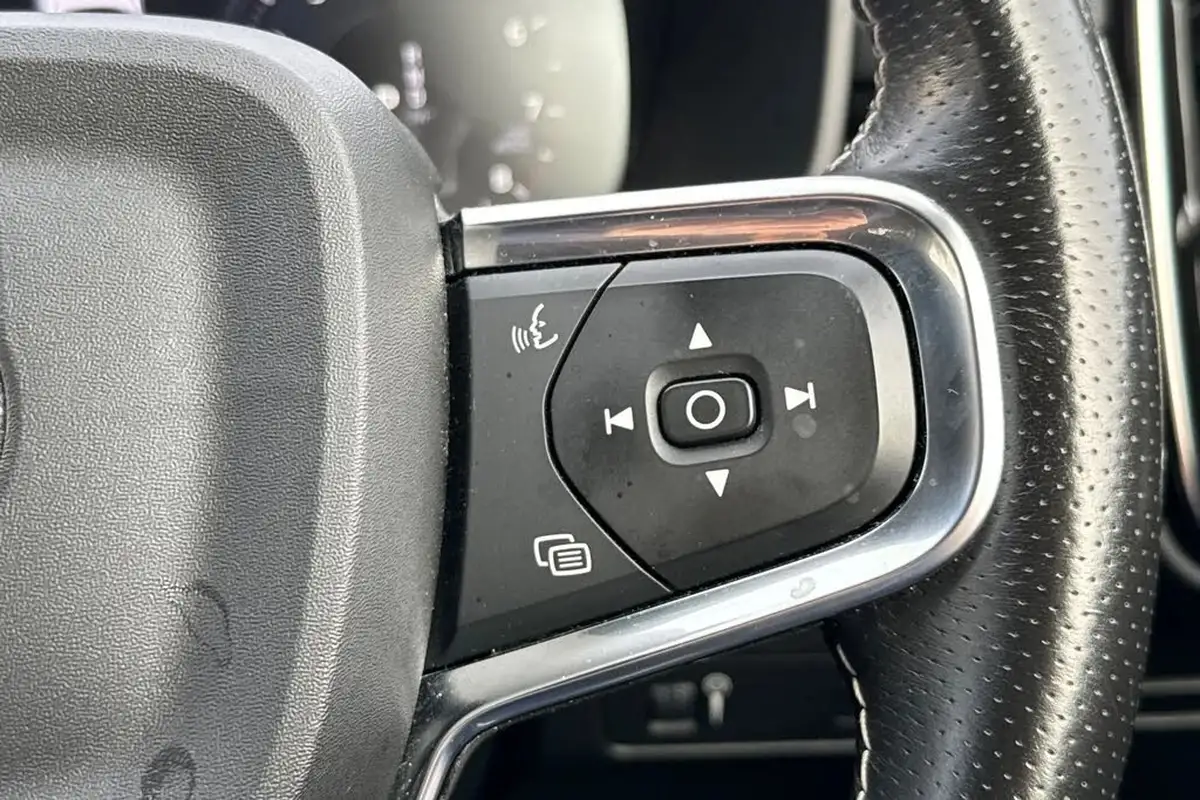 2020-volvo-xc40-20-b4-r-design-awd-big-43