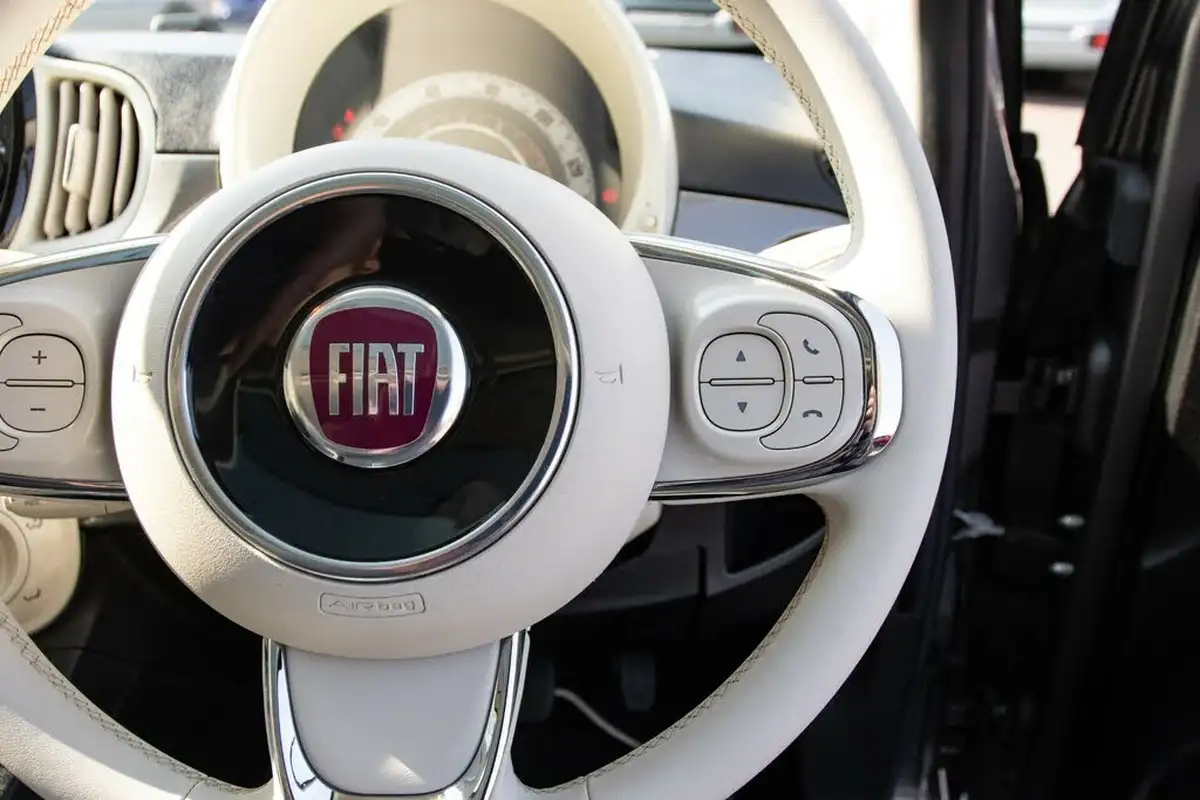 2019-fiat-500-12-lounge-big-19