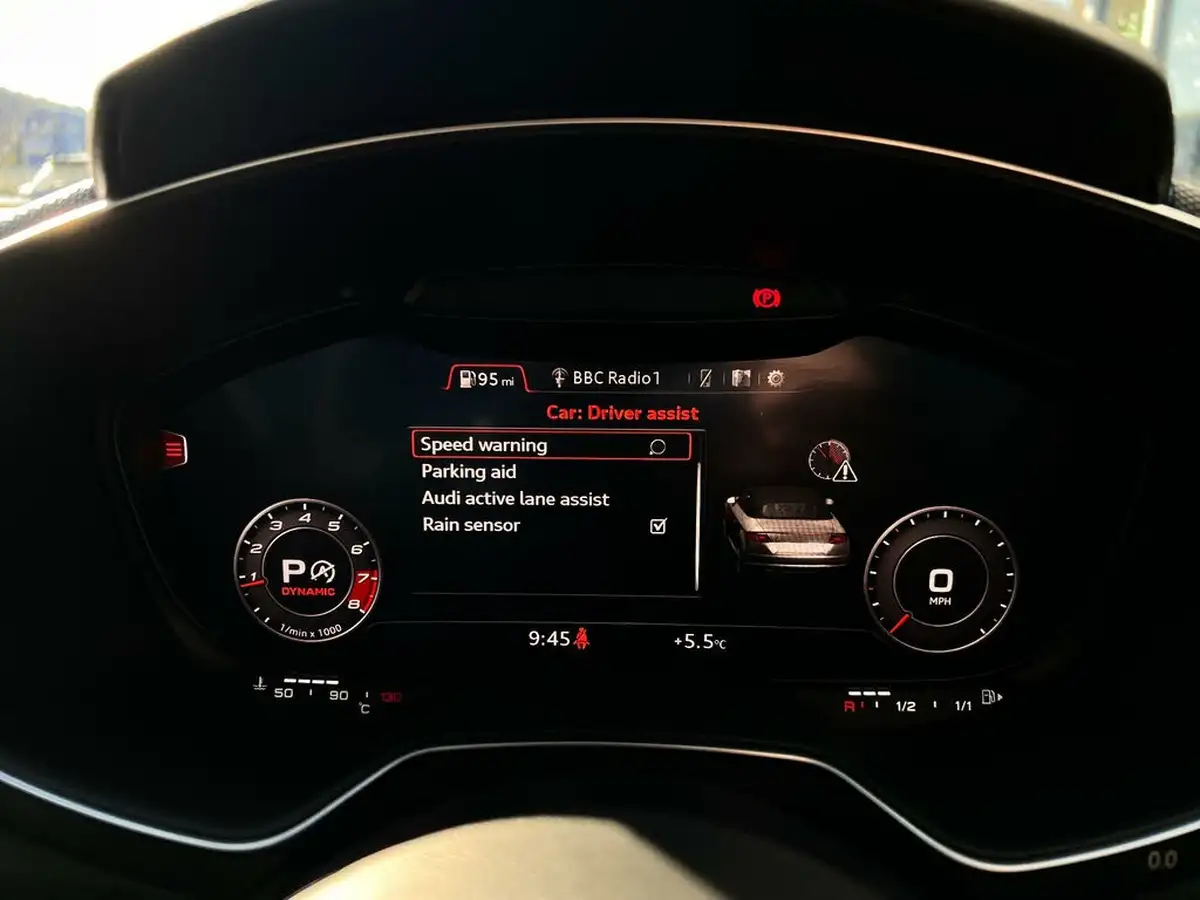 2020-audi-tt-roadster-25-tfsi-rs-audi-sport-edition-big-42