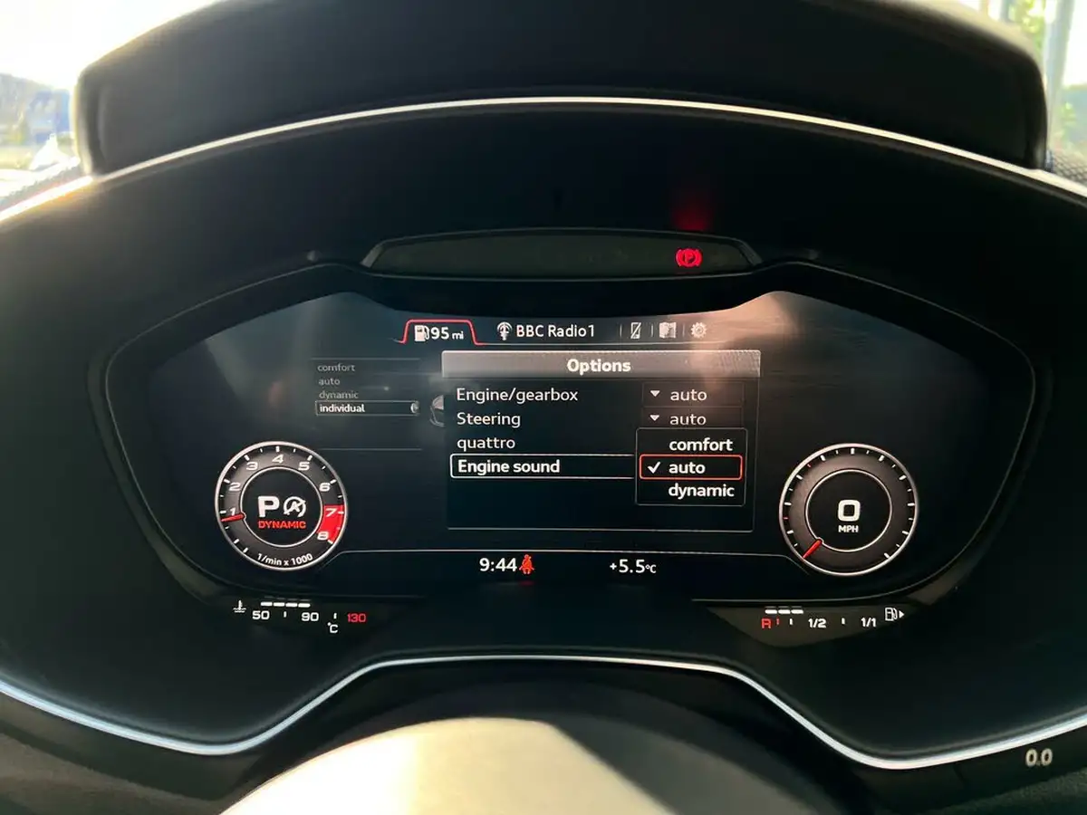 2020-audi-tt-roadster-25-tfsi-rs-audi-sport-edition-big-38