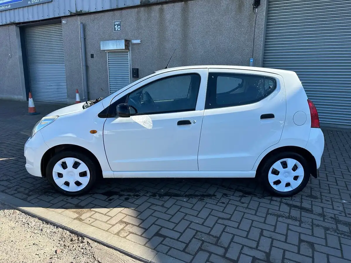 2012-suzuki-alto-10-sz2-big-2