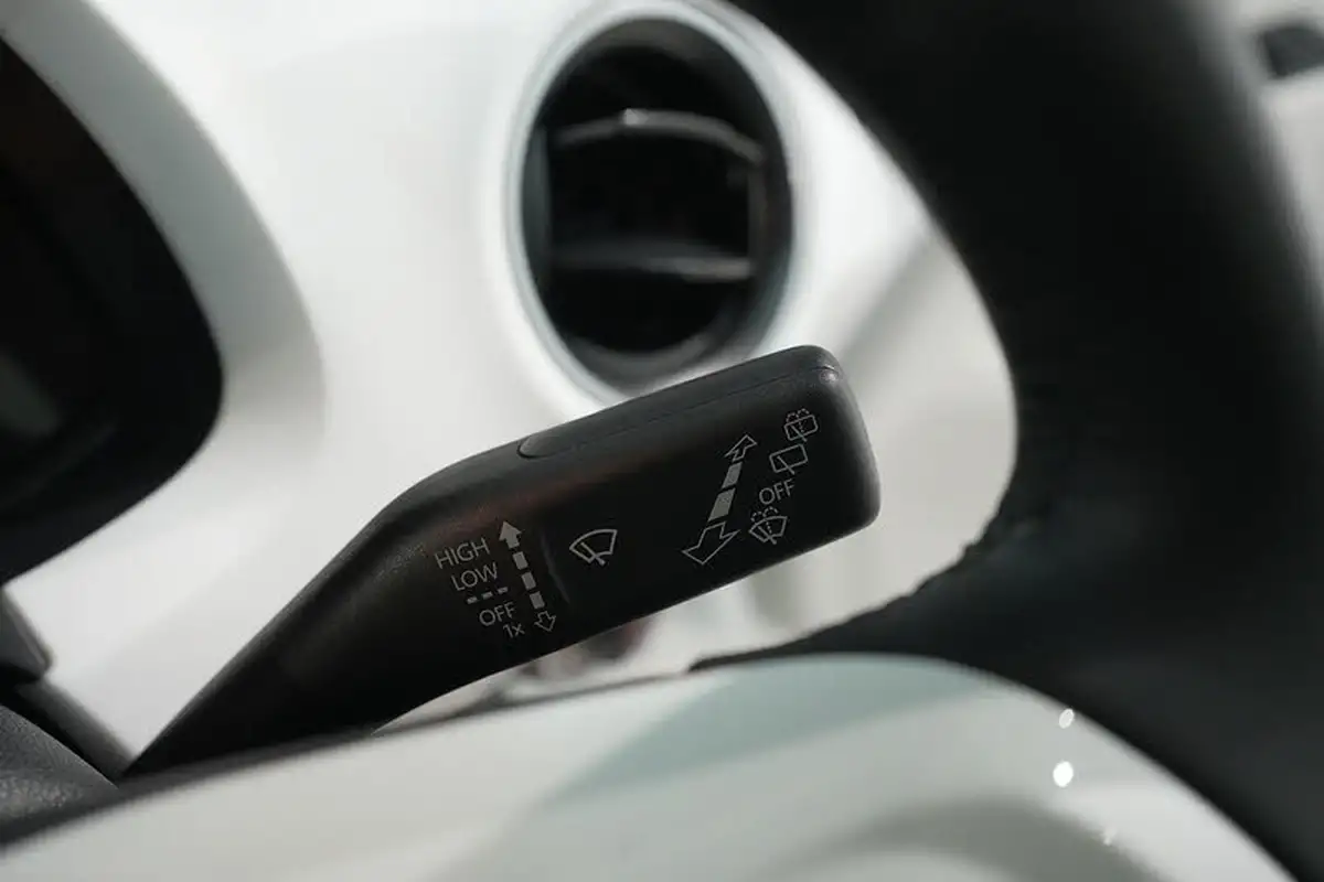 2018-volkswagen-up-10-up-beats-60ps-ss-5d-big-34