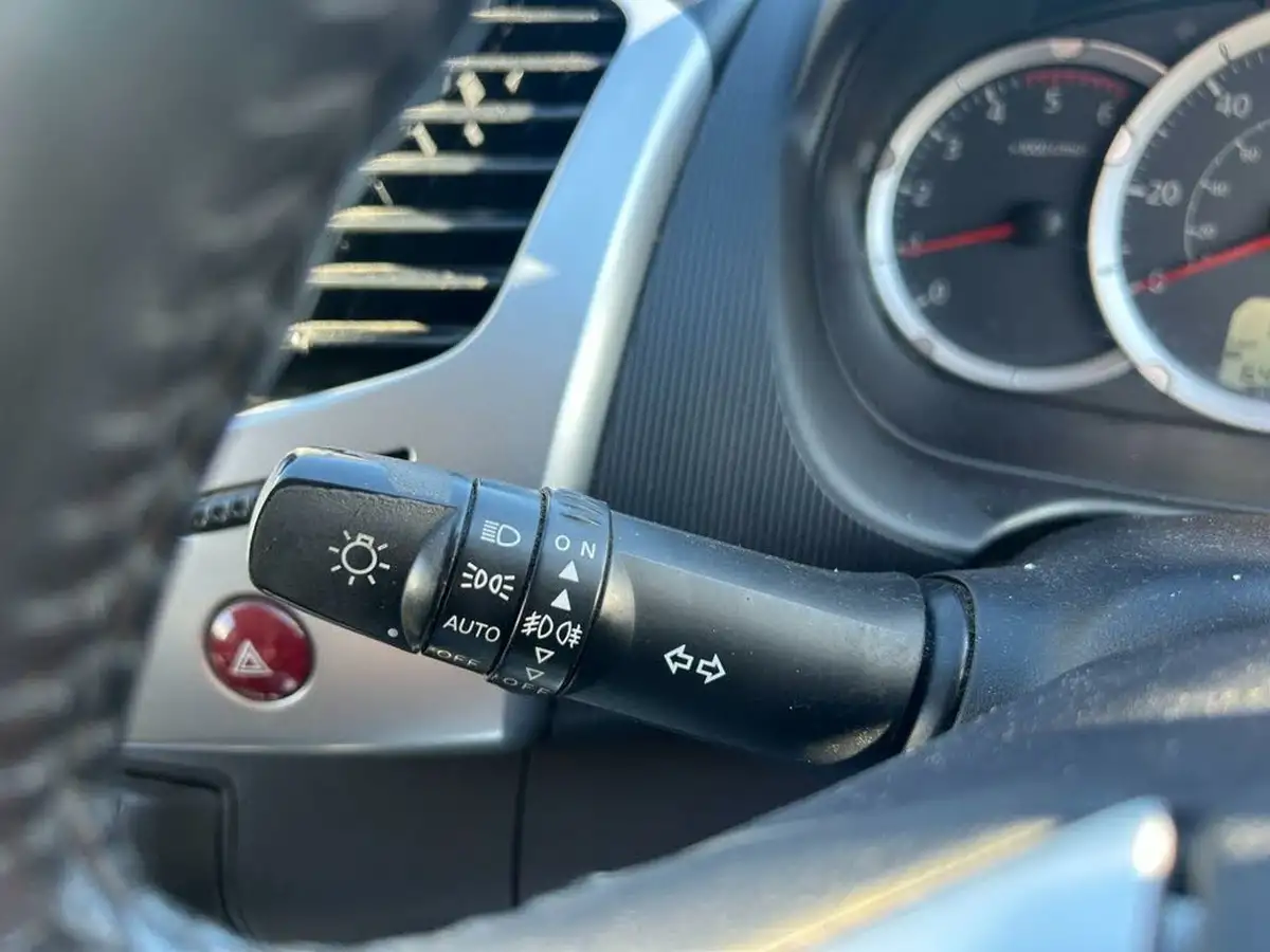 2013-mitsubishi-l200-big-15