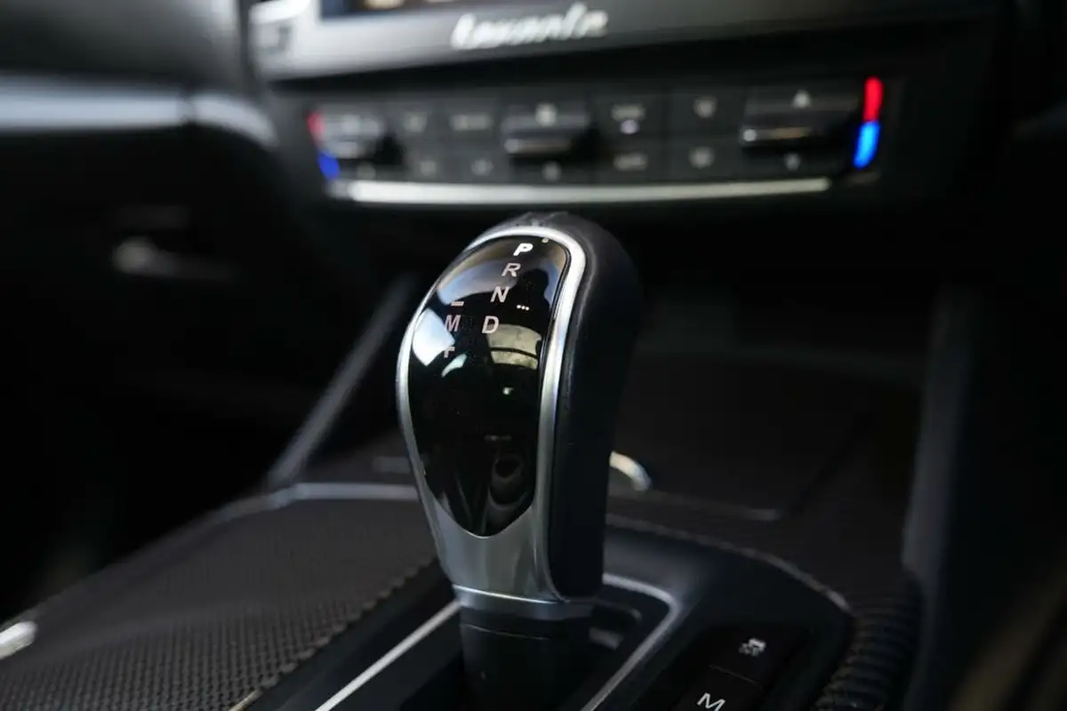 2017-maserati-levante-30td-awd-big-64