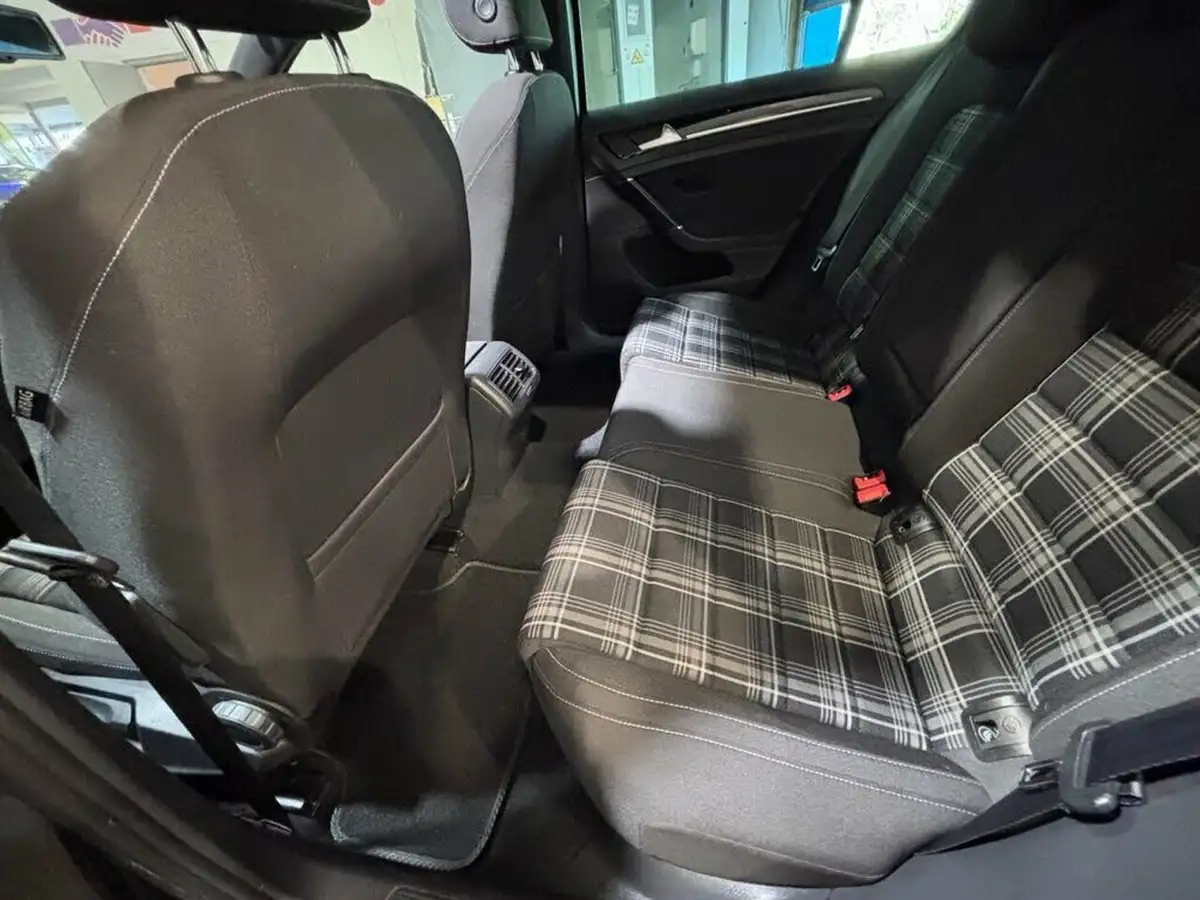 2014-volkswagen-golf-20tdi-gtd-5d-big-15