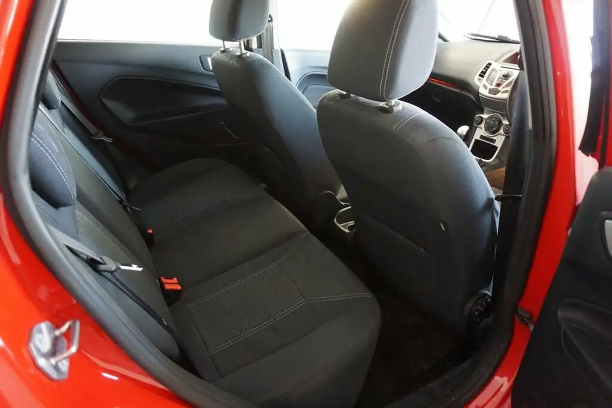 2011-ford-fiesta-125-zetec-5d-big-31