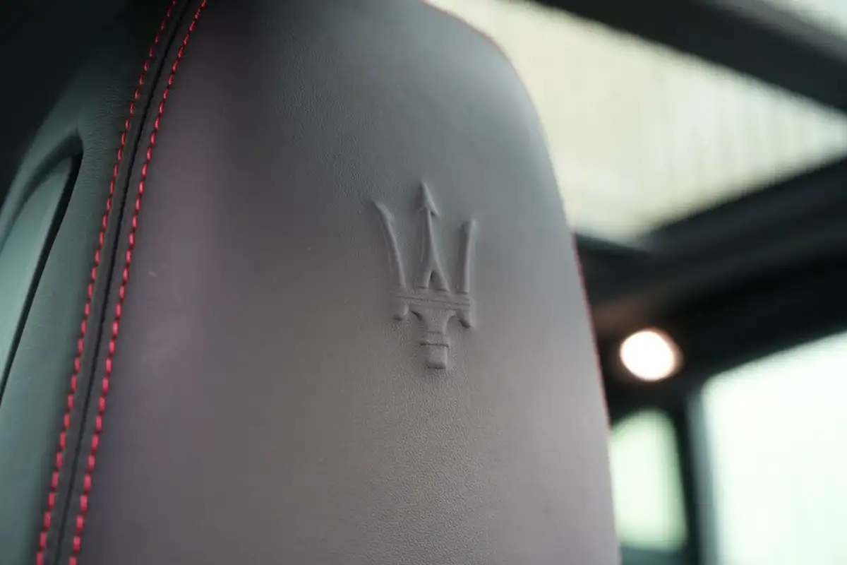 2021-maserati-levante-30-gransport-big-53