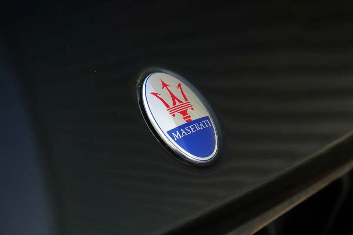 2021-maserati-levante-30-gransport-big-77