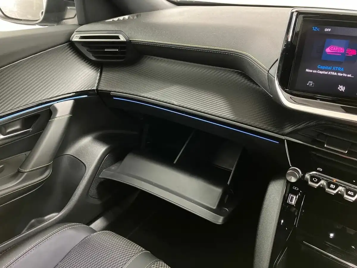 2024-peugeot-2008-suv-e-gt-136ps-50kwh-big-45