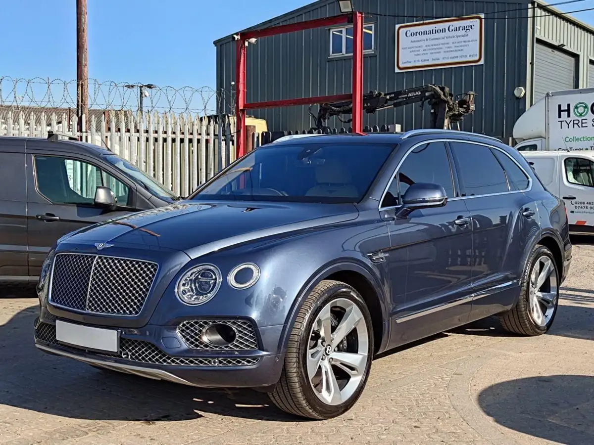 2016-bentley-bentayga-60-w12-big-43