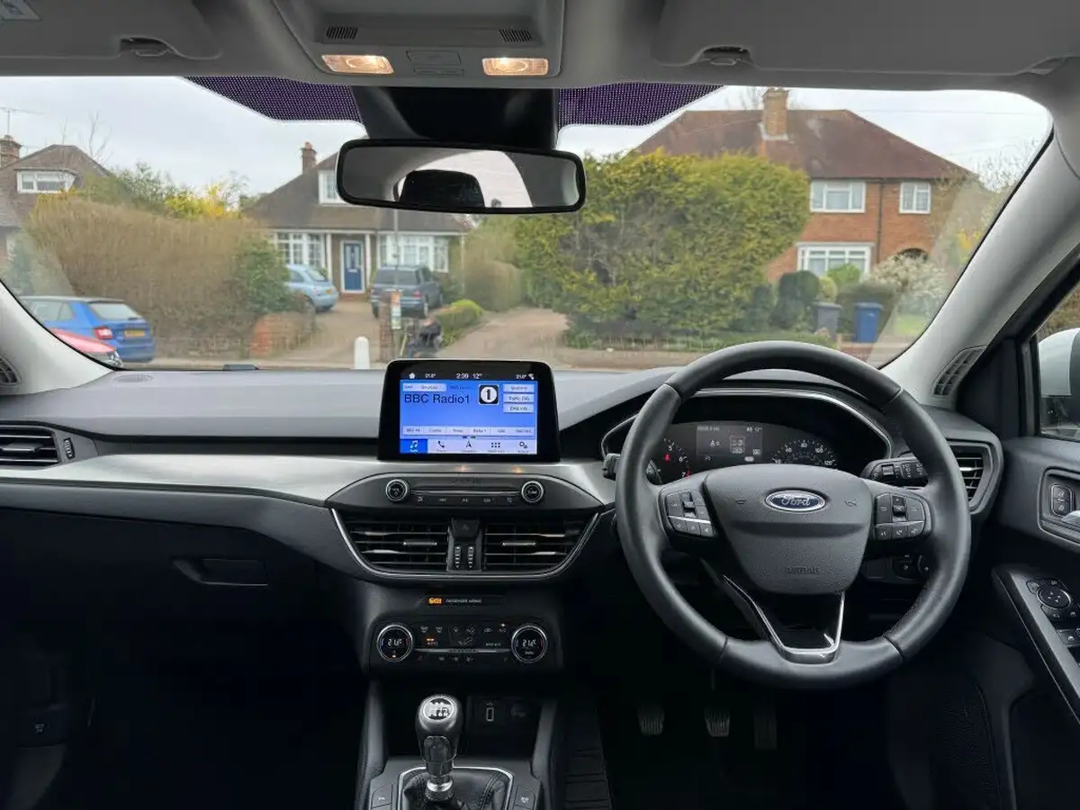 2019-ford-focus-10t-titanium-hatchback-big-15