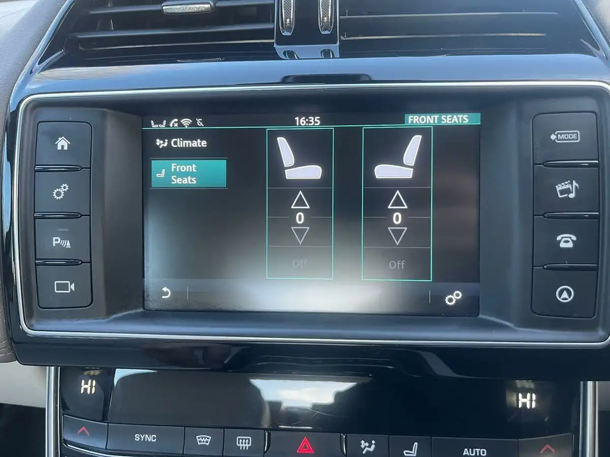 2015-jaguar-xe-20td-portfolio-180ps-auto-big-41
