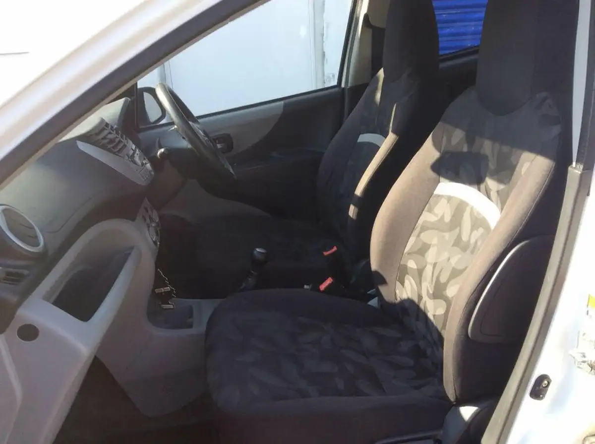2009-suzuki-alto-10-sz4-big-7