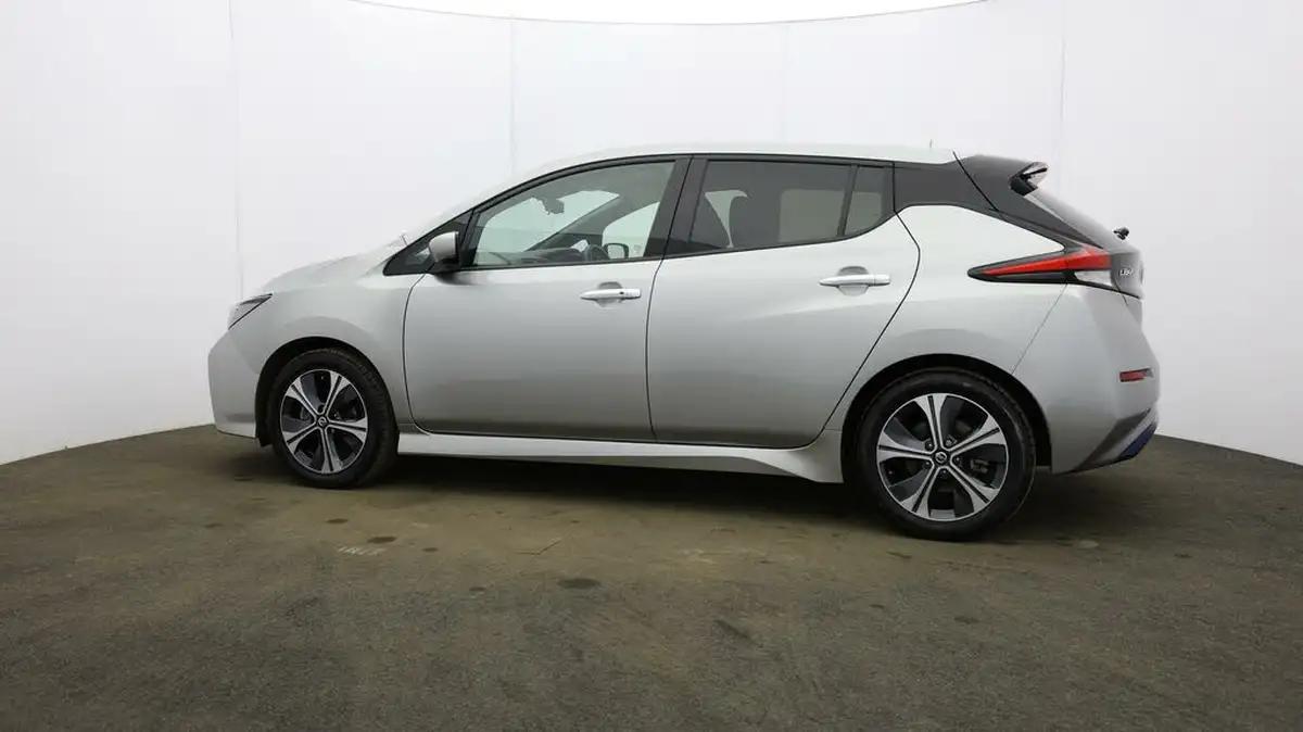 2021-nissan-leaf-e-tekna-big-66