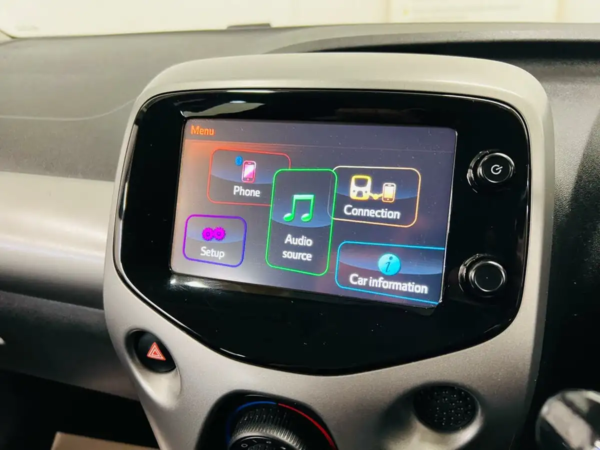 2017-citroen-c1-12-puretech-feel-5d-big-13