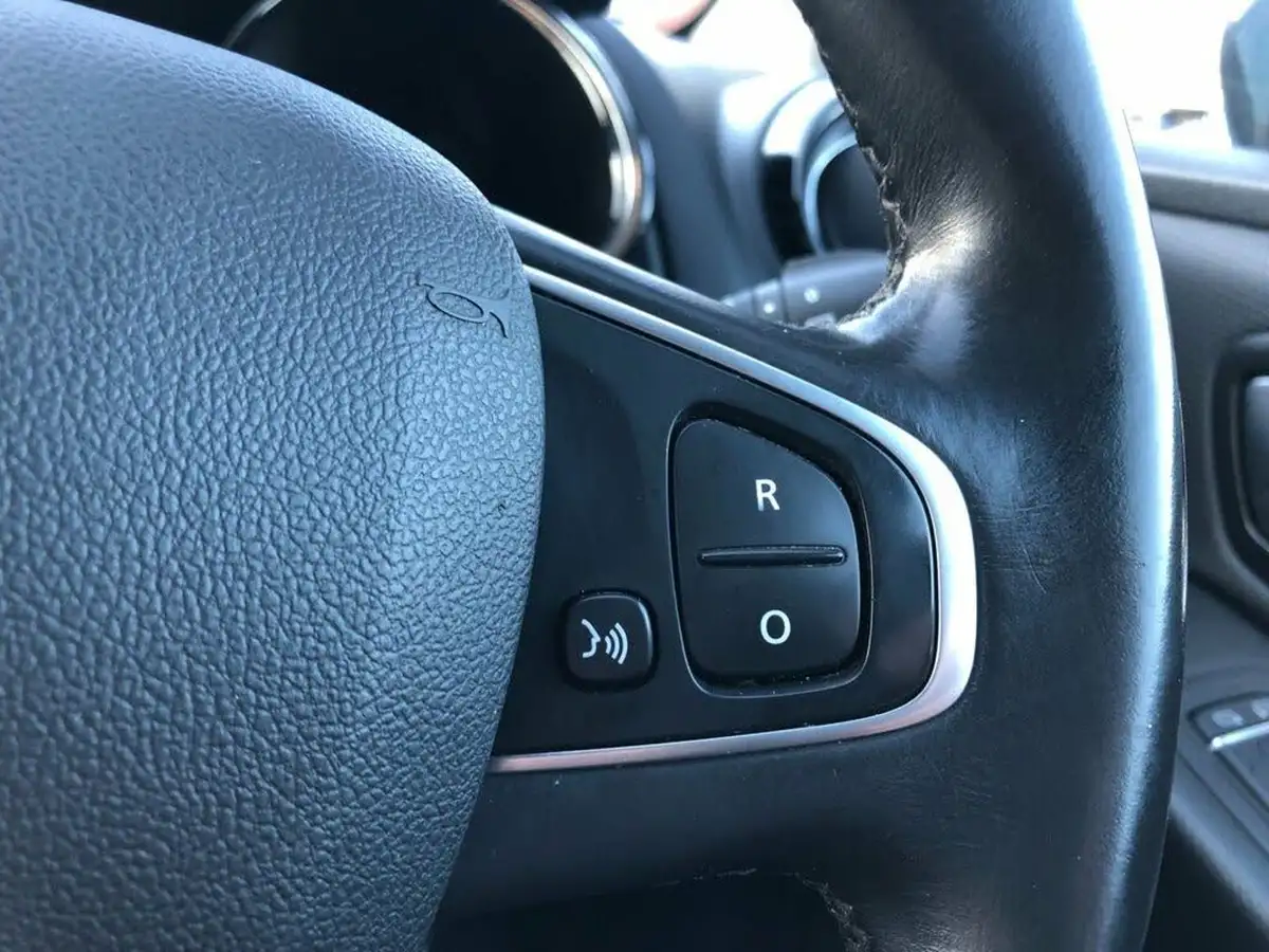2017-renault-clio-15dci-signature-nav-110bhp-big-29