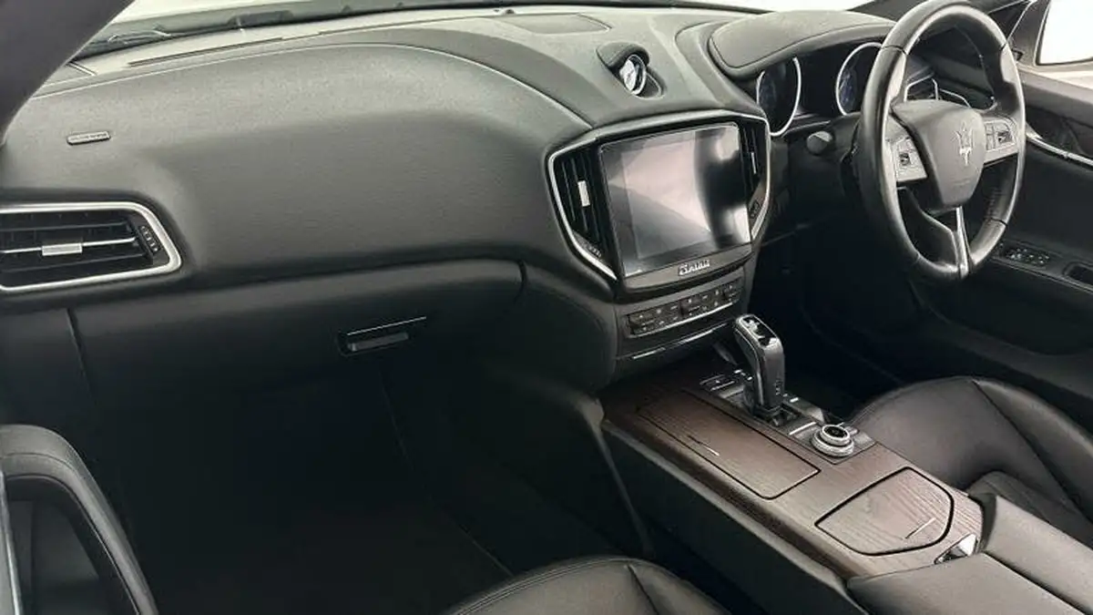 2020-maserati-ghibli-30-big-3