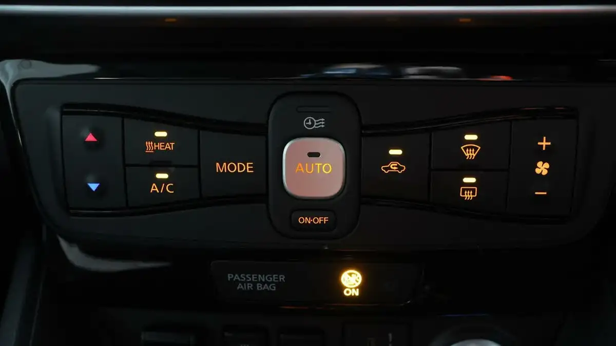 2021-nissan-leaf-e-e-tekna-big-11