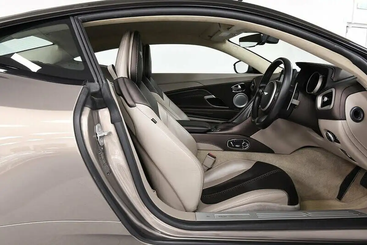 2017-aston-martin-db11-52-v12-launch-edition-big-5