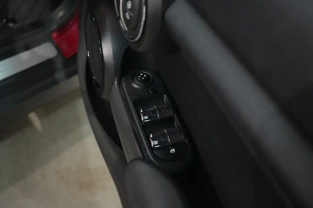 2016-mini-cooper-15-cooper-ss-hatchback-5d-big-24