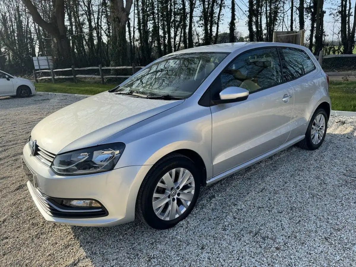 2014-volkswagen-polo-10-se-60ps-3d-big-2