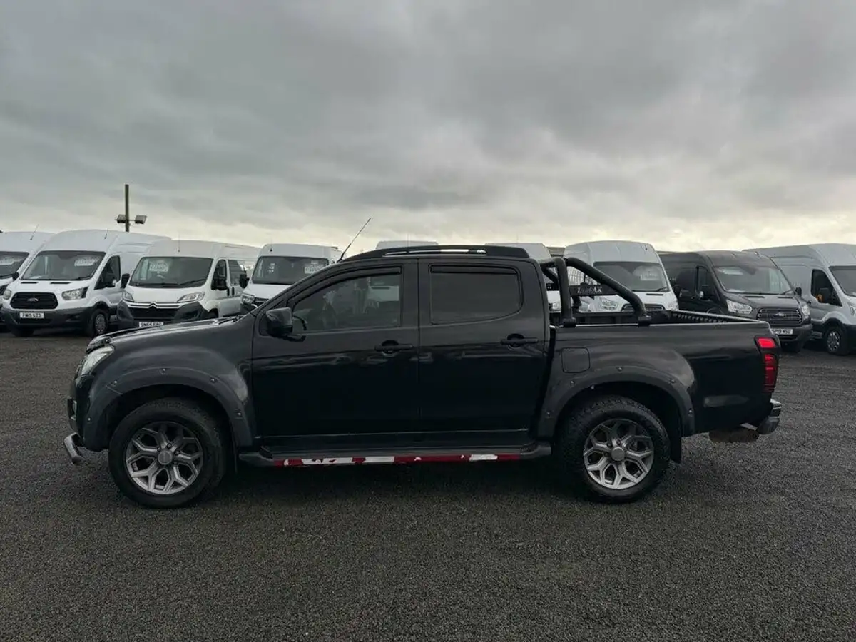 2015-isuzu-d-max-25td-venetian-red-blade-big-5
